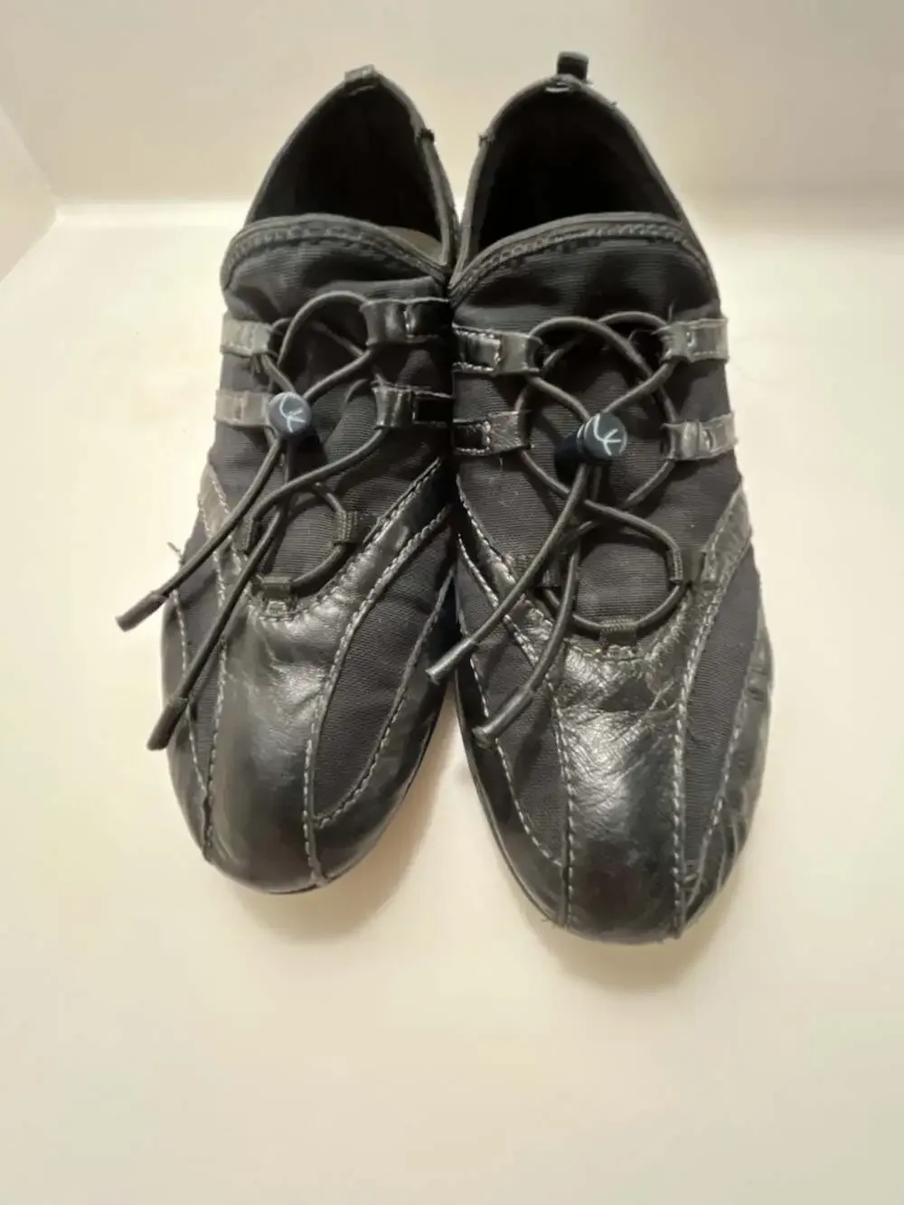 Liz Claiborne Women's Black Lightweight Comfort Sport Sneakers with Bungee Lacin